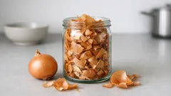 Zwiebelschalen nutzen statt wegwerfen: 7 geniale Ideen für Küche, Haushalt und Garten