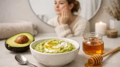 DIY-Gesichtsmaske im Winter: Avocado, Honig und Joghurt für trockene Haut